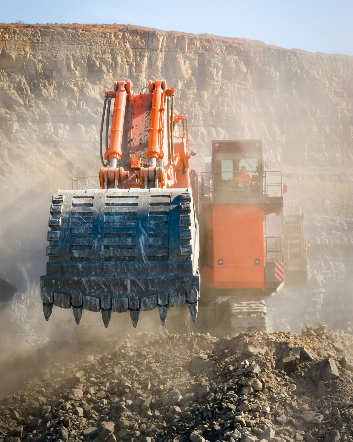 Hydraulic design in electric battery equipment